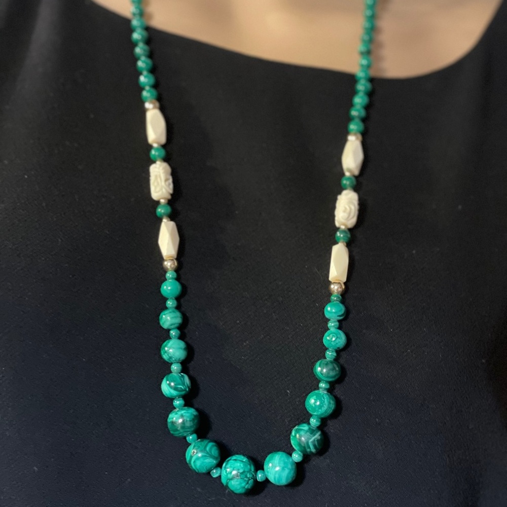 Vtg genuine malachite carved jade  gold necklace - Picture 3 of 12